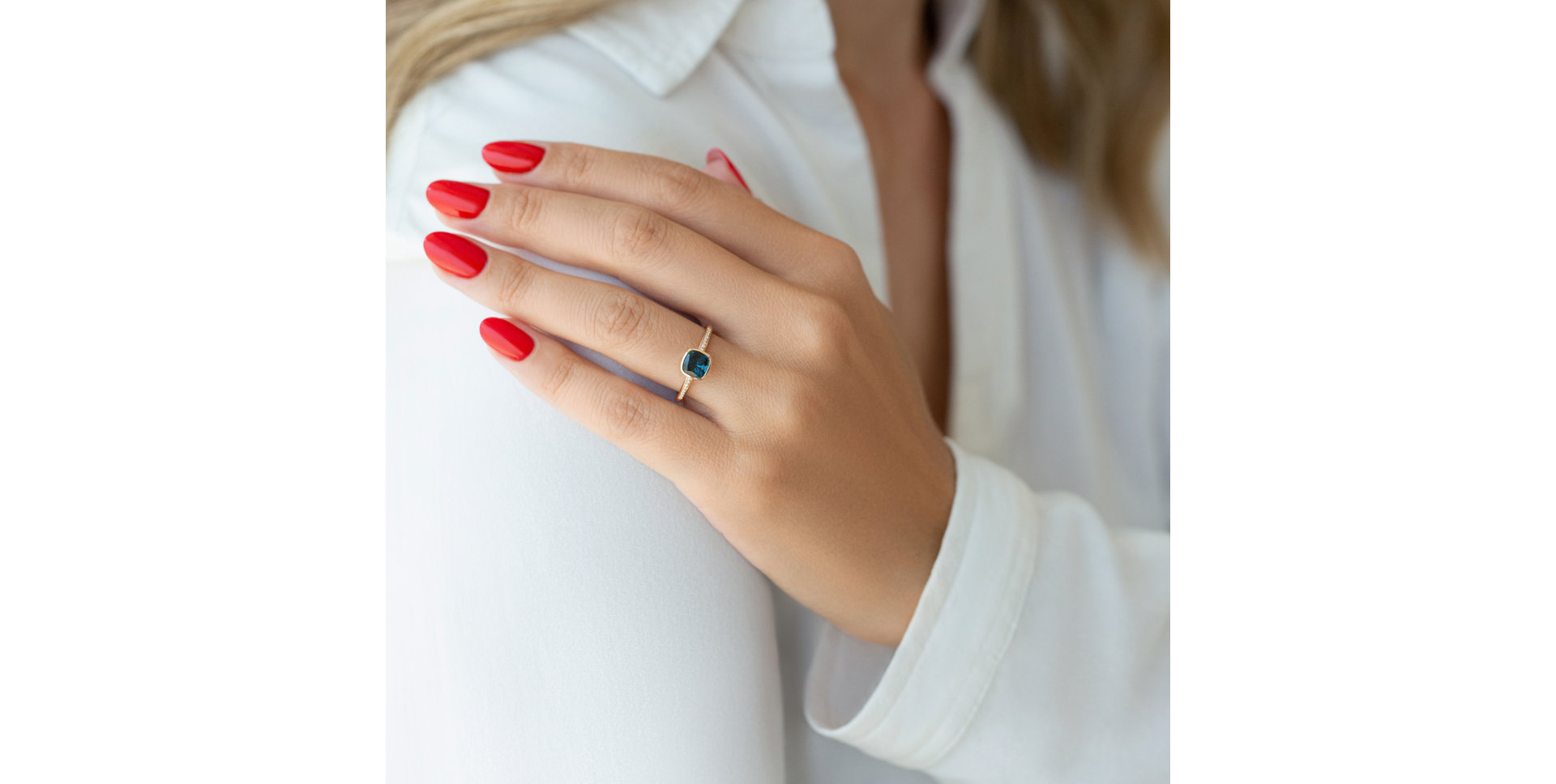 Prsten s diamanty a topazem Carelia