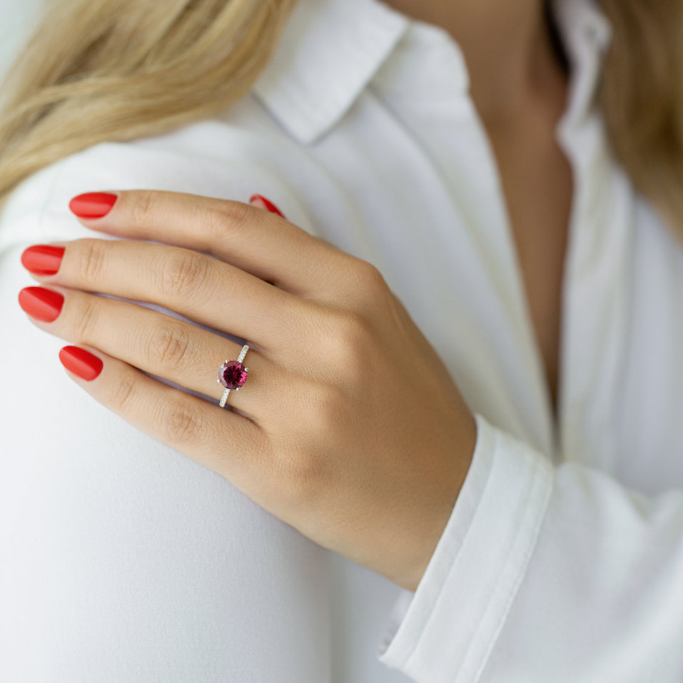 Prsten s diamanty a topazem Bethy