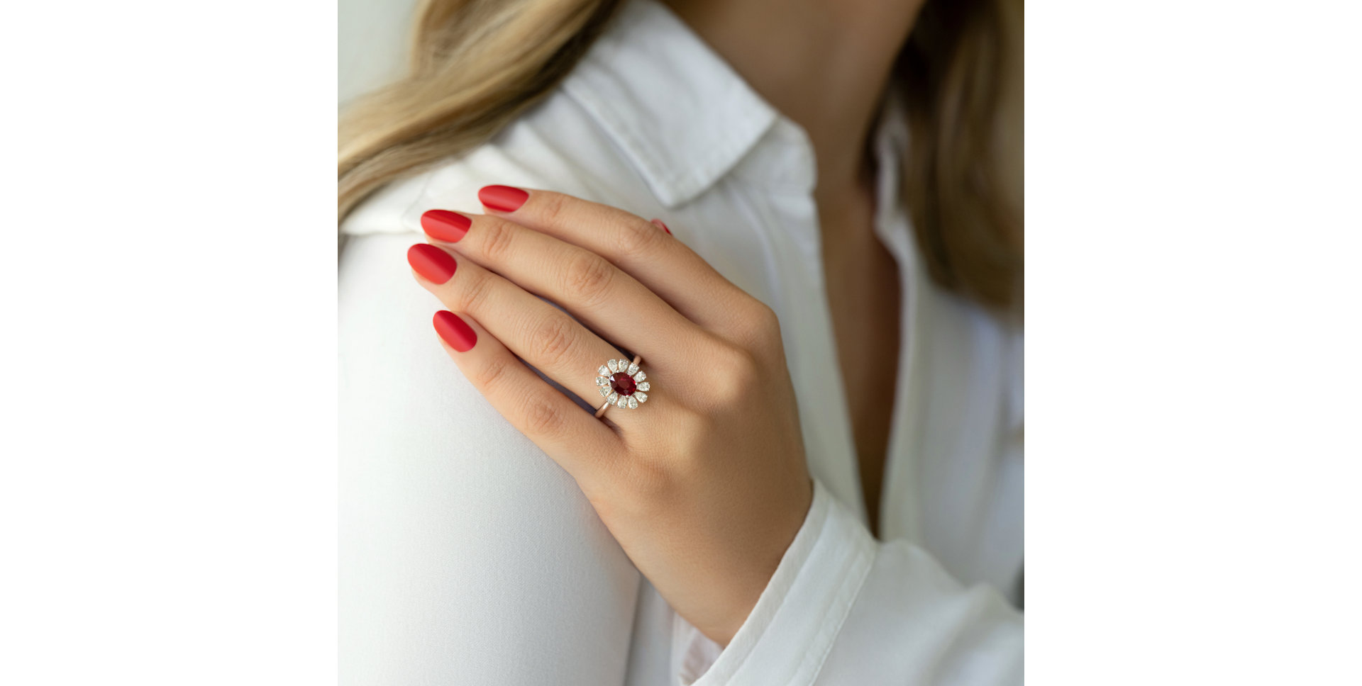 Prsten s diamanty a rubínem Petal of Love