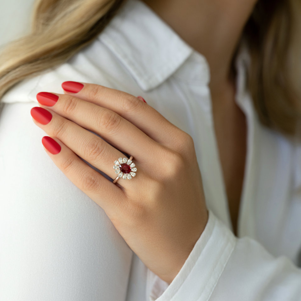 Prsten s diamanty a rubínem Petal of Love