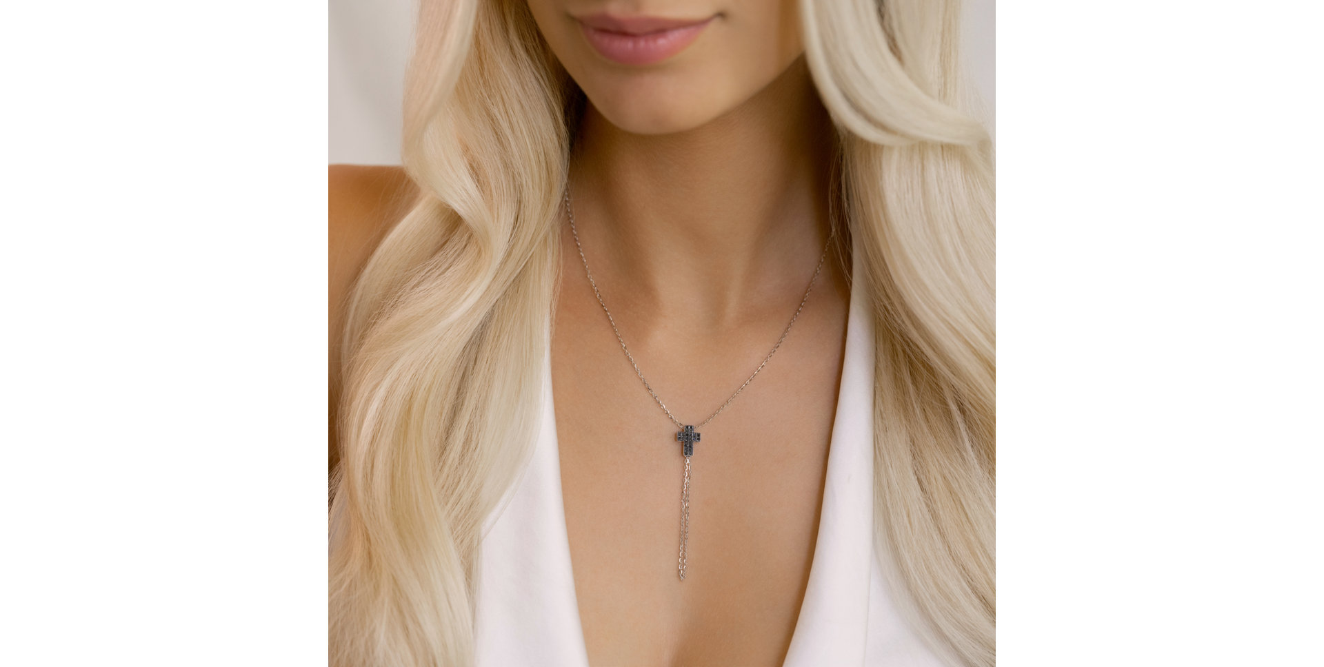 Náhrdelník s černými diamanty Divine Cross