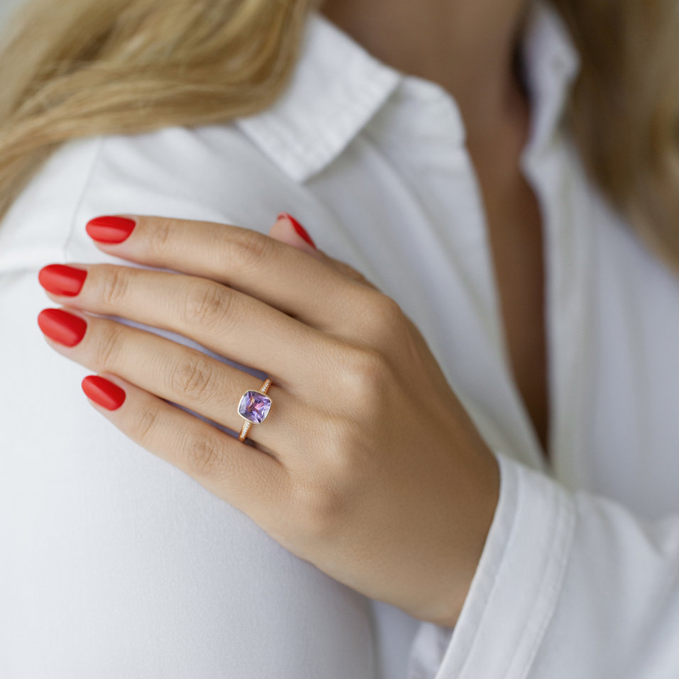 Prsten s diamanty a topazem Carelia