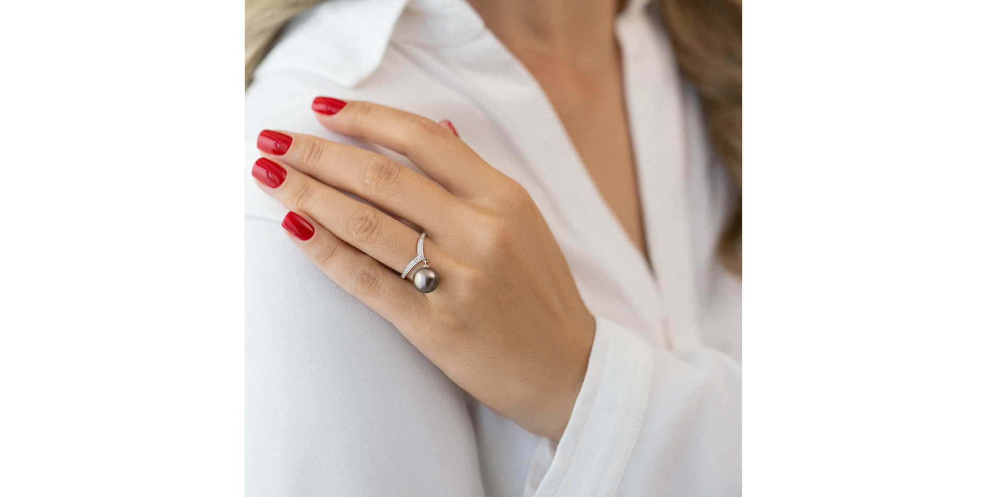 Prsten s perlou a diamanty Kotys