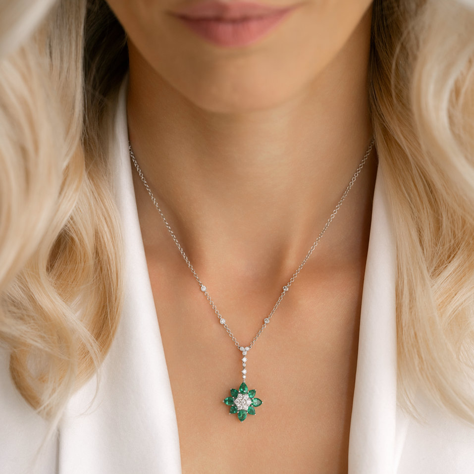 Náhrdelník s diamanty a smaragdy Ideal Charm