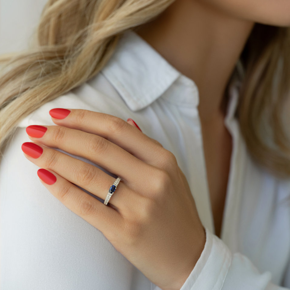 Prsten s diamanty a safírem Fenris