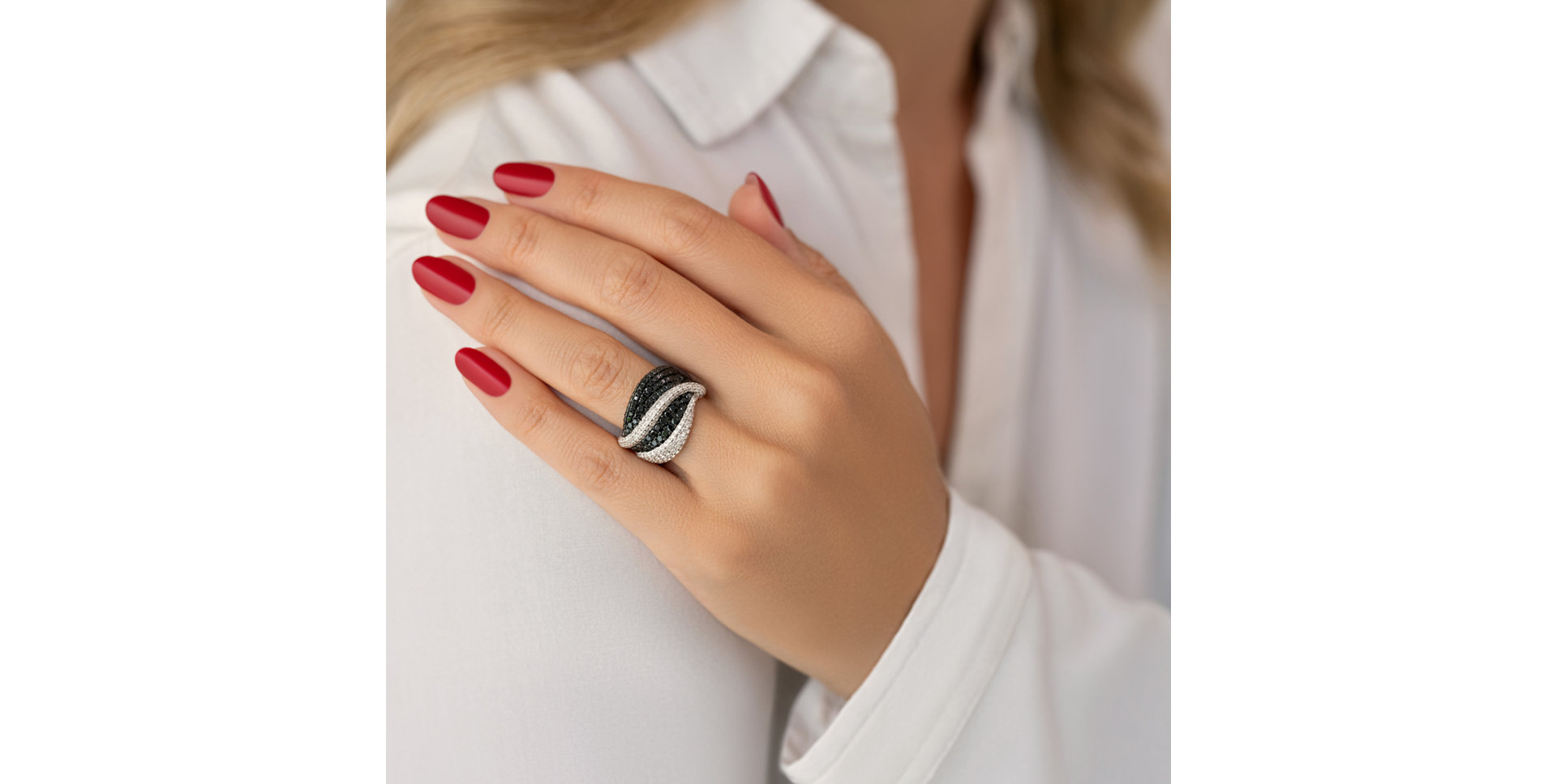 Prsten s černými a bílými diamanty Black and White Storm