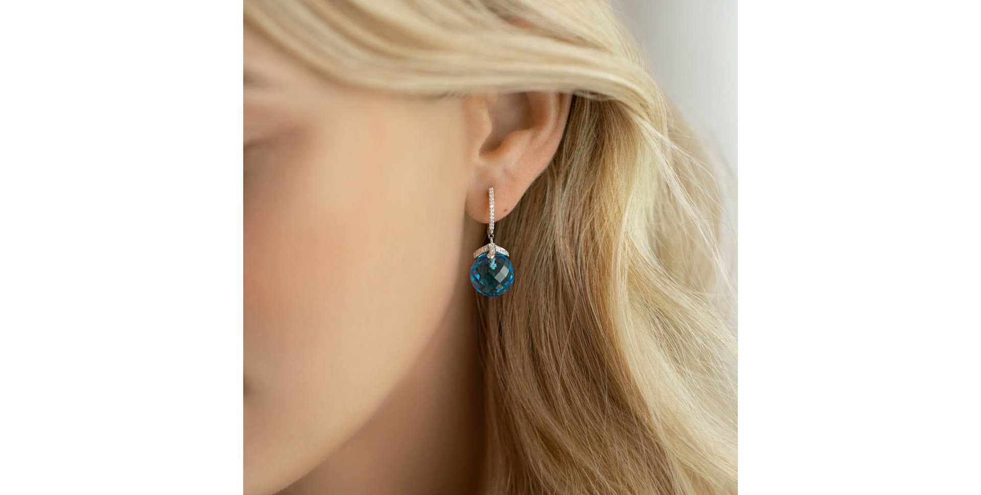 Náušnice s topazem a diamanty Wing Relaxation