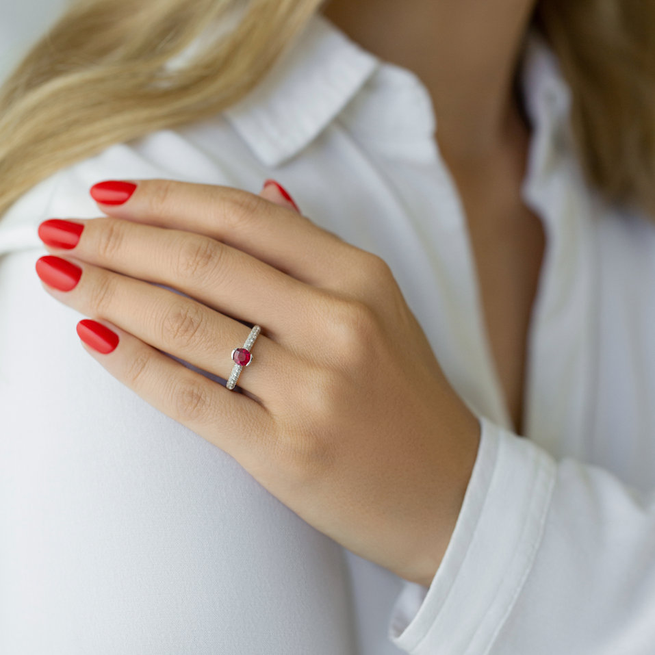 Prsten s rubínem a diamanty Louise
