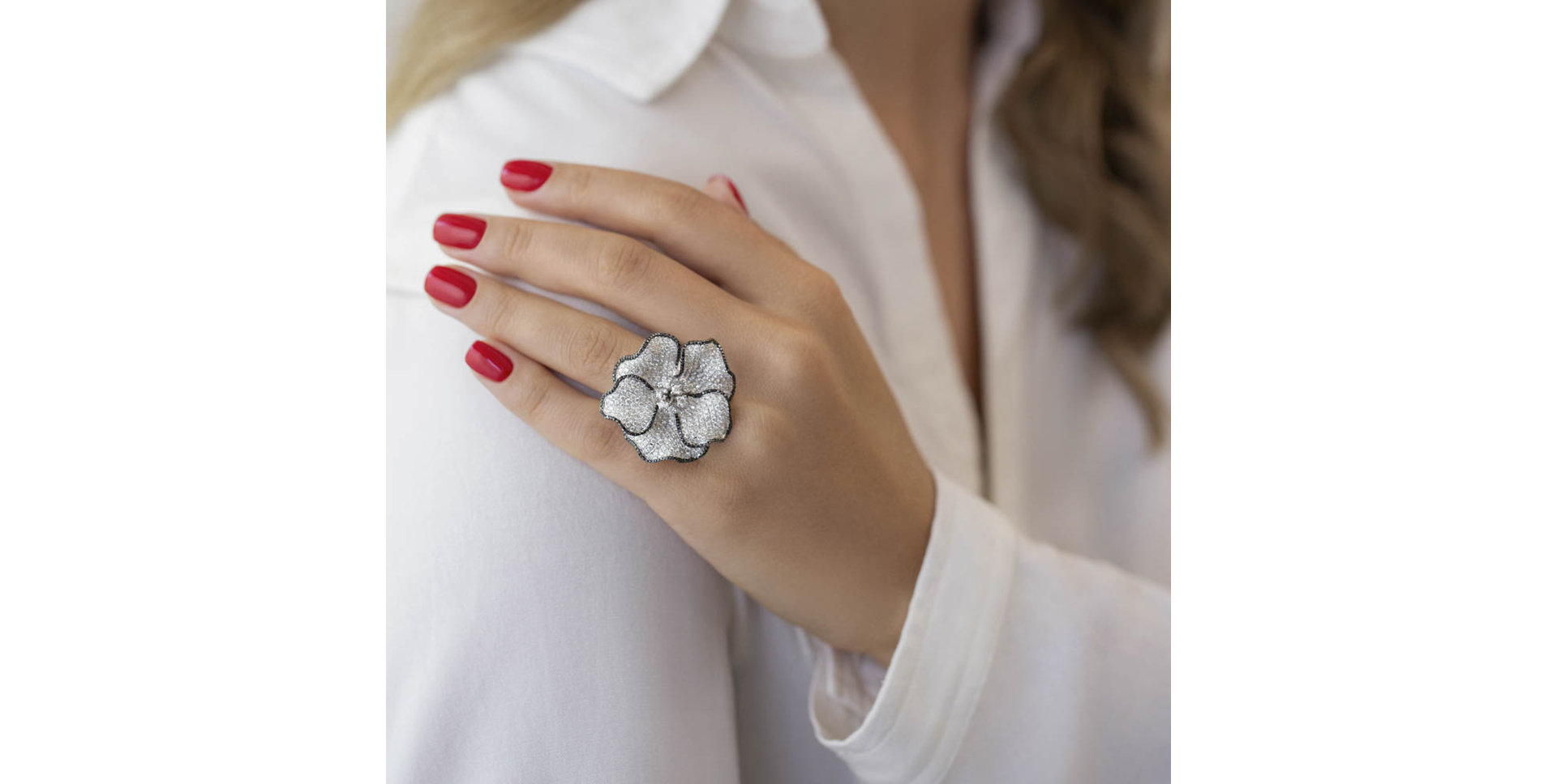 Prsten s bílými a černými diamanty Gladioli