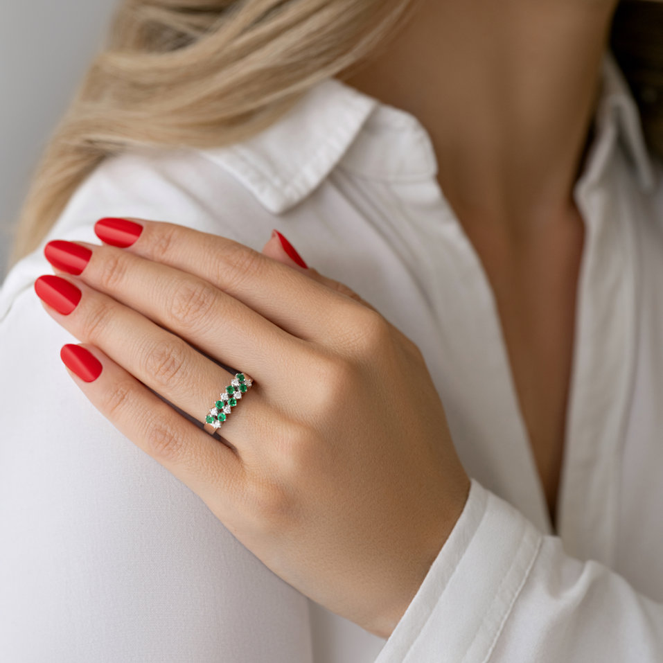 Prsten s diamanty a smaragdy Austin