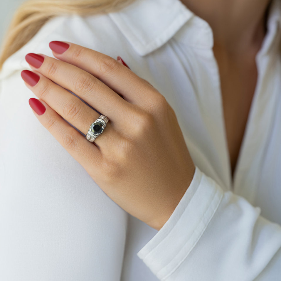 Prsten s černými a bílými diamanty Eugenio