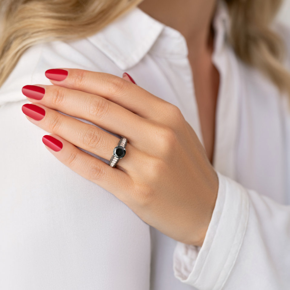 Prsten s černými a bílými diamanty Marcellus