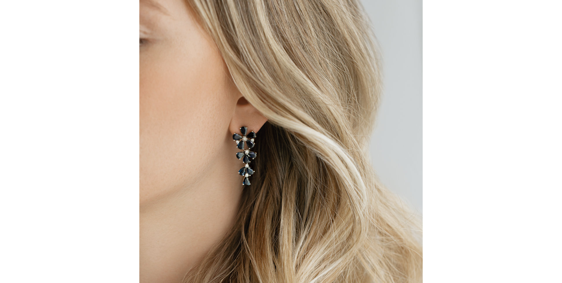 Náušnice s diamanty a safíry Witching Scarlett