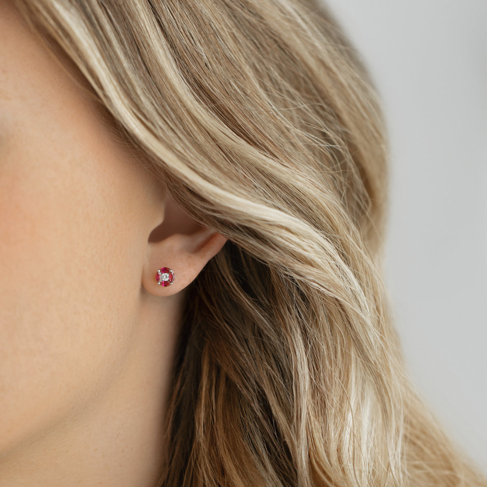 Náušnice s diamanty a rubíny Benedict