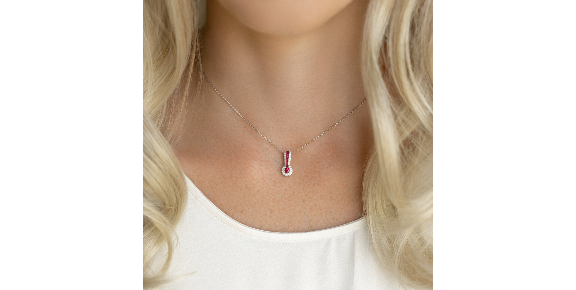 Přívěs s rubínem a diamanty Delaney