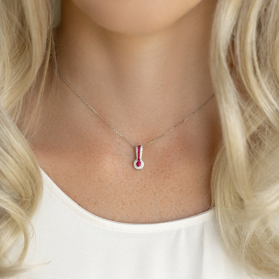 Přívěs s rubínem a diamanty Delaney