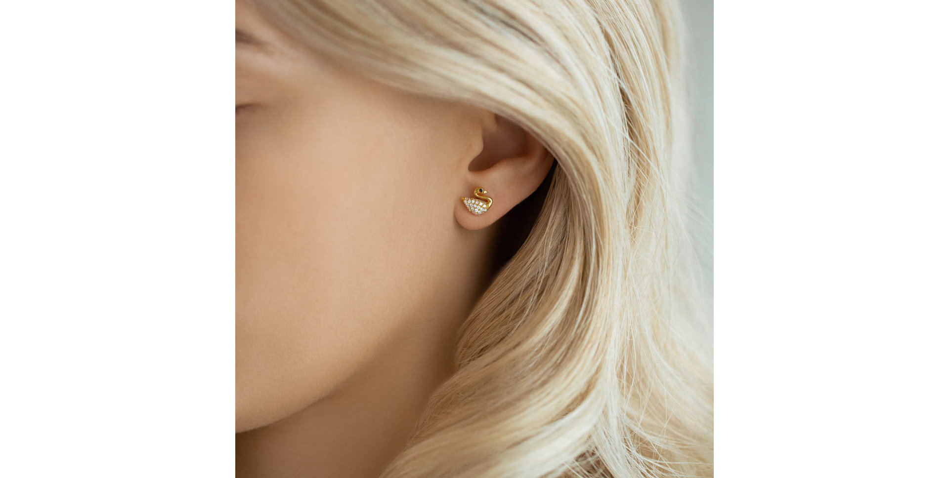 Náušnice s černými a bílými diamanty Noble Swans