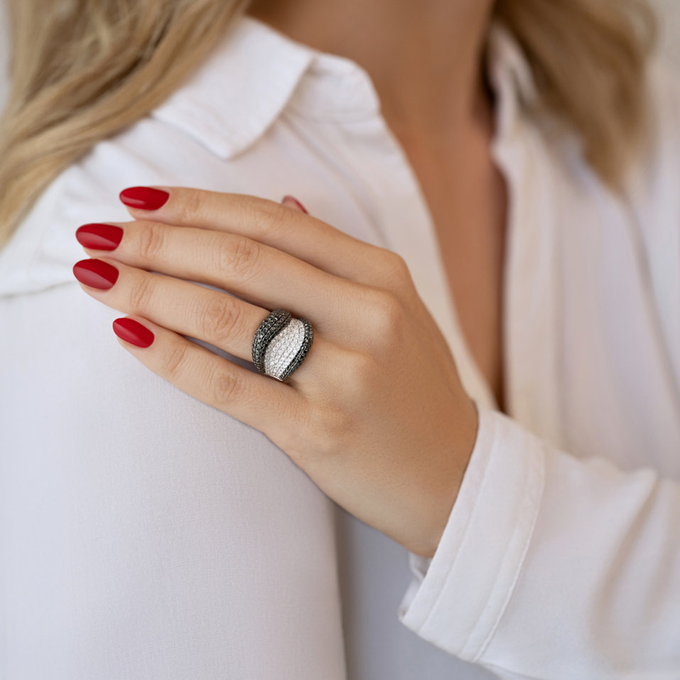 Prsten s černými a bílými diamanty Ocean Storm