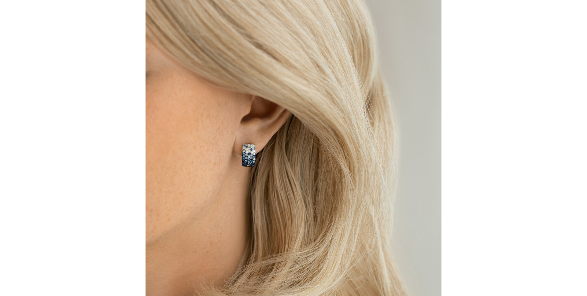 Náušnice s diamanty a safíry Nabila