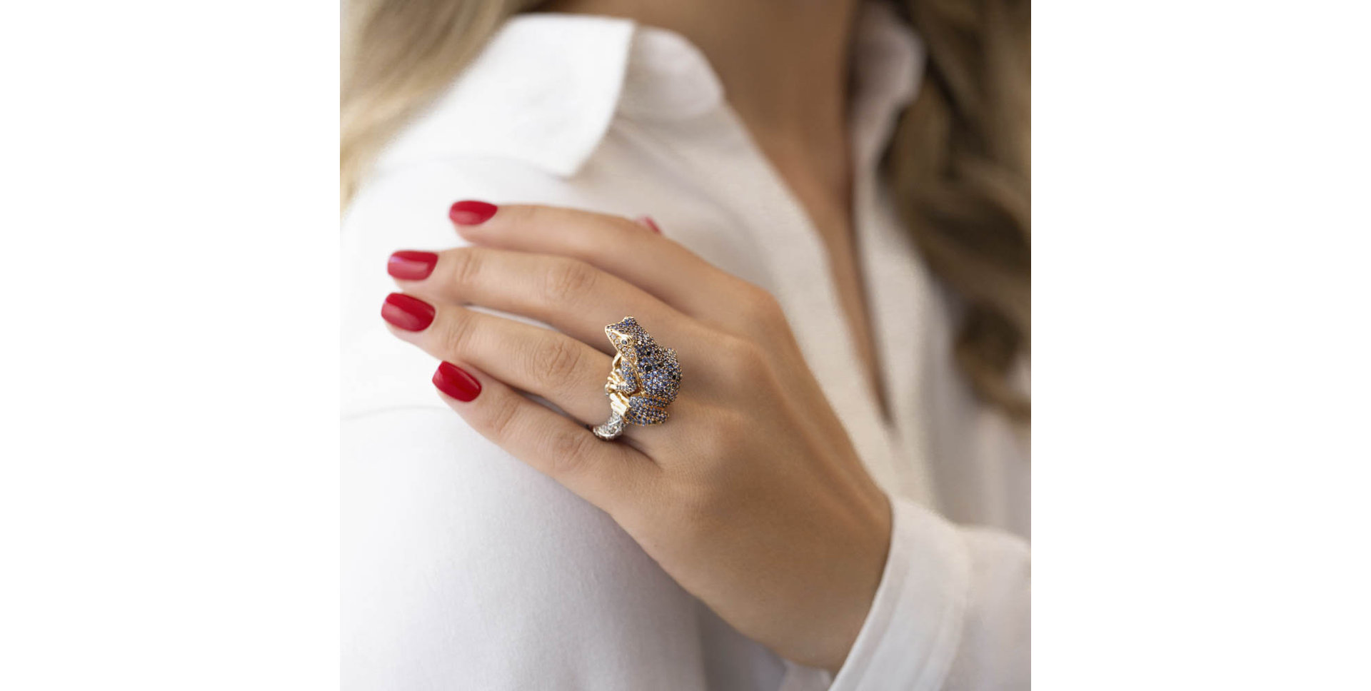 Prsten s bílými, hnědými a černými diamanty a safíry Midnight Frog