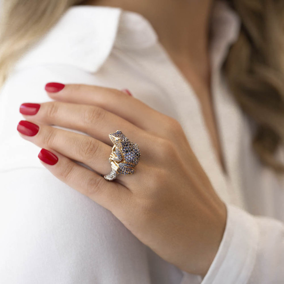 Prsten s bílými, hnědými a černými diamanty a safíry Midnight Frog