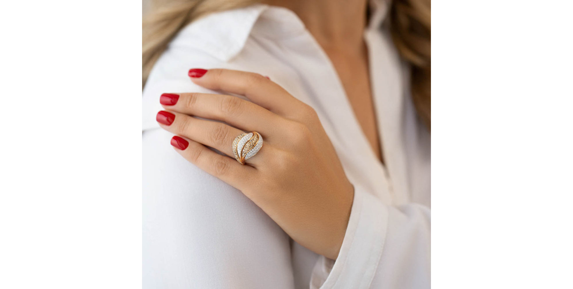 Prsten s bílými a hnědými diamanty Candra