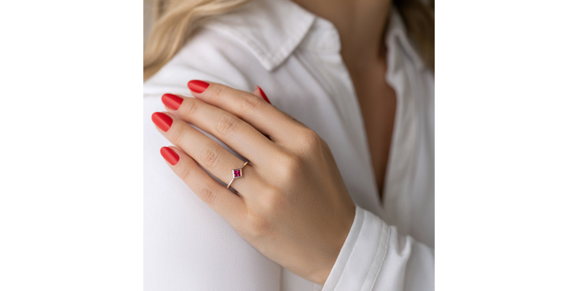 Prsten se safíry First Rhombus