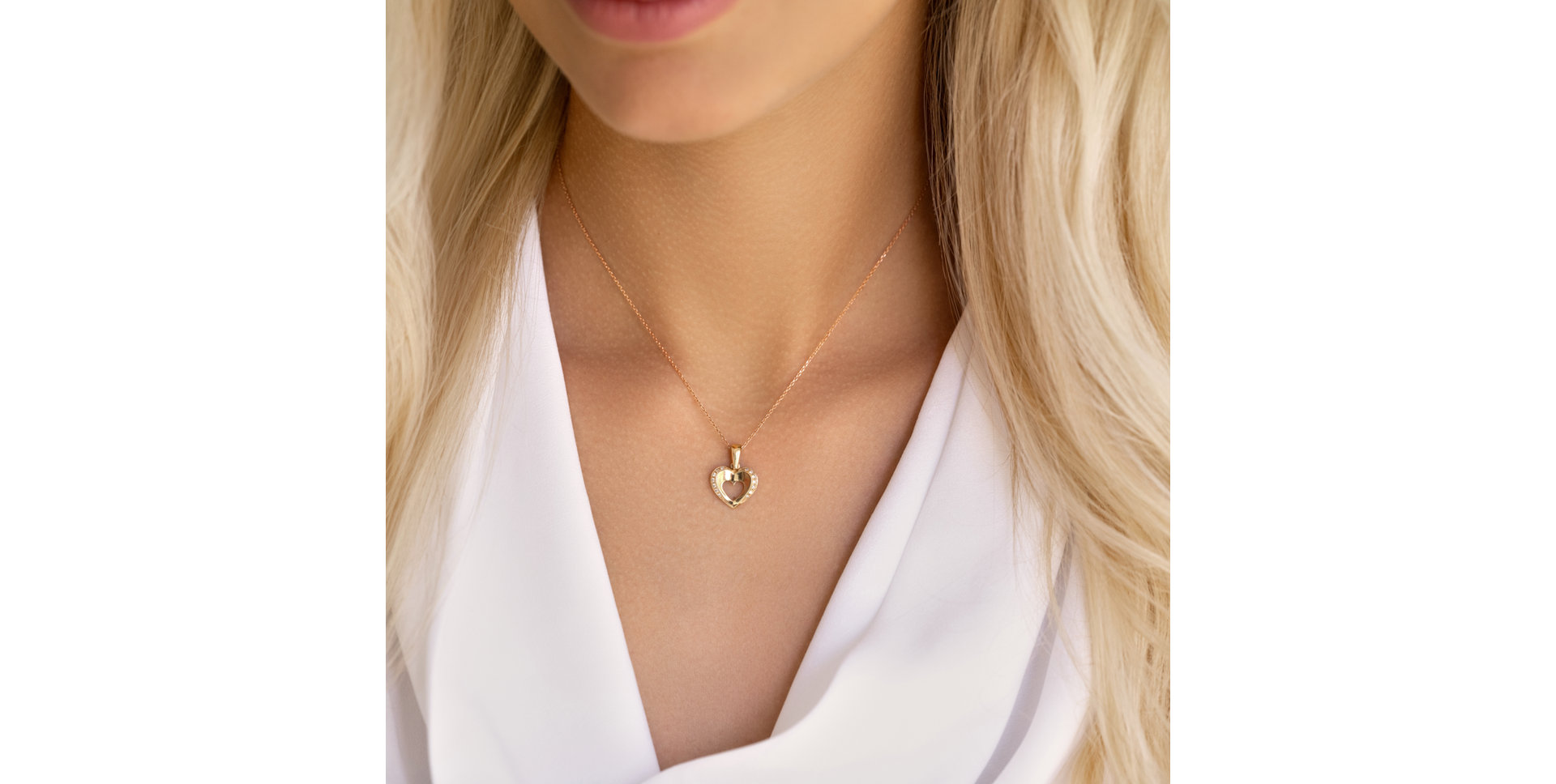 Přívěs s diamanty Romantic Monogram