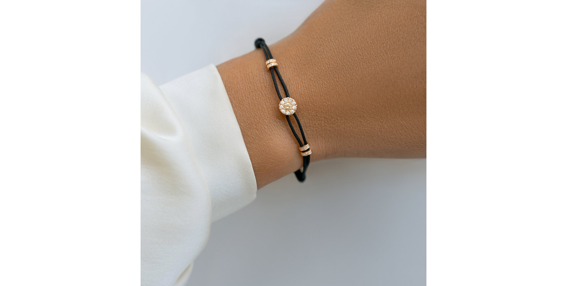 Náramek s bílými a hnědými diamanty Shamballa