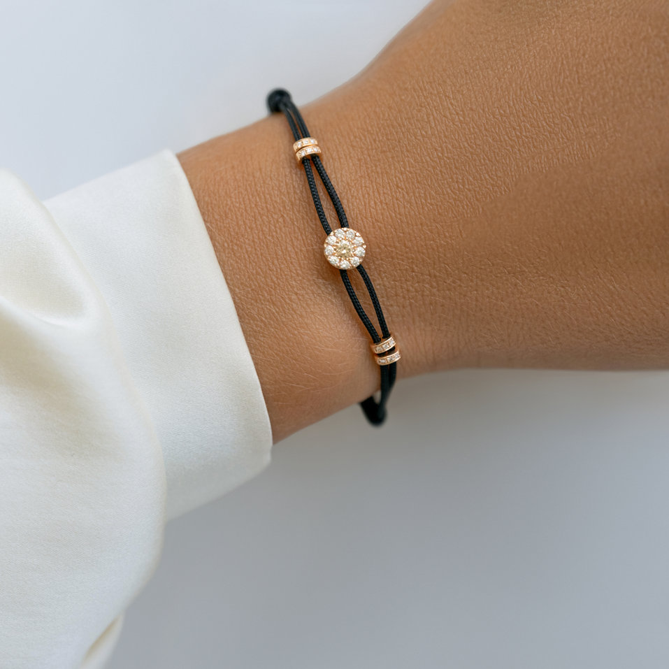 Náramek s bílými a hnědými diamanty Shamballa
