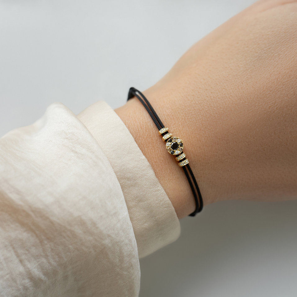 Náramek s bílými, hnědými a černými diamanty Shamballa