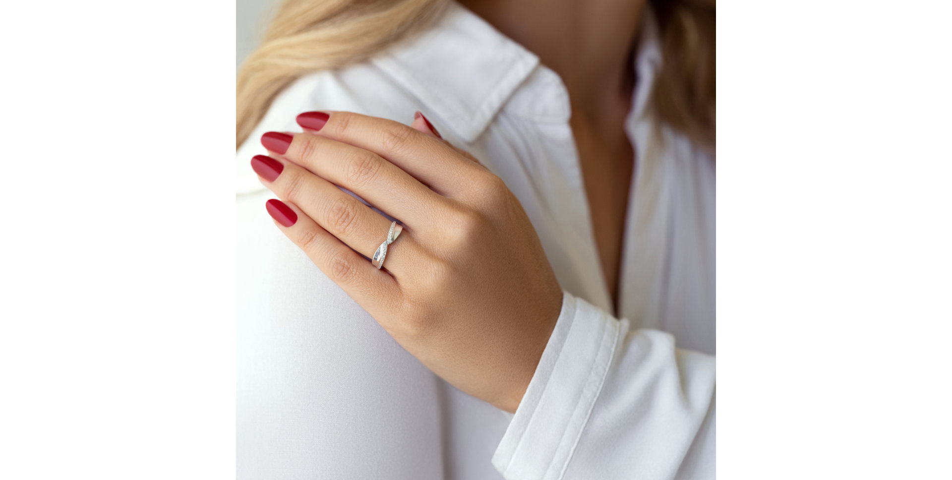 Prsten s diamanty Eternal Embrace