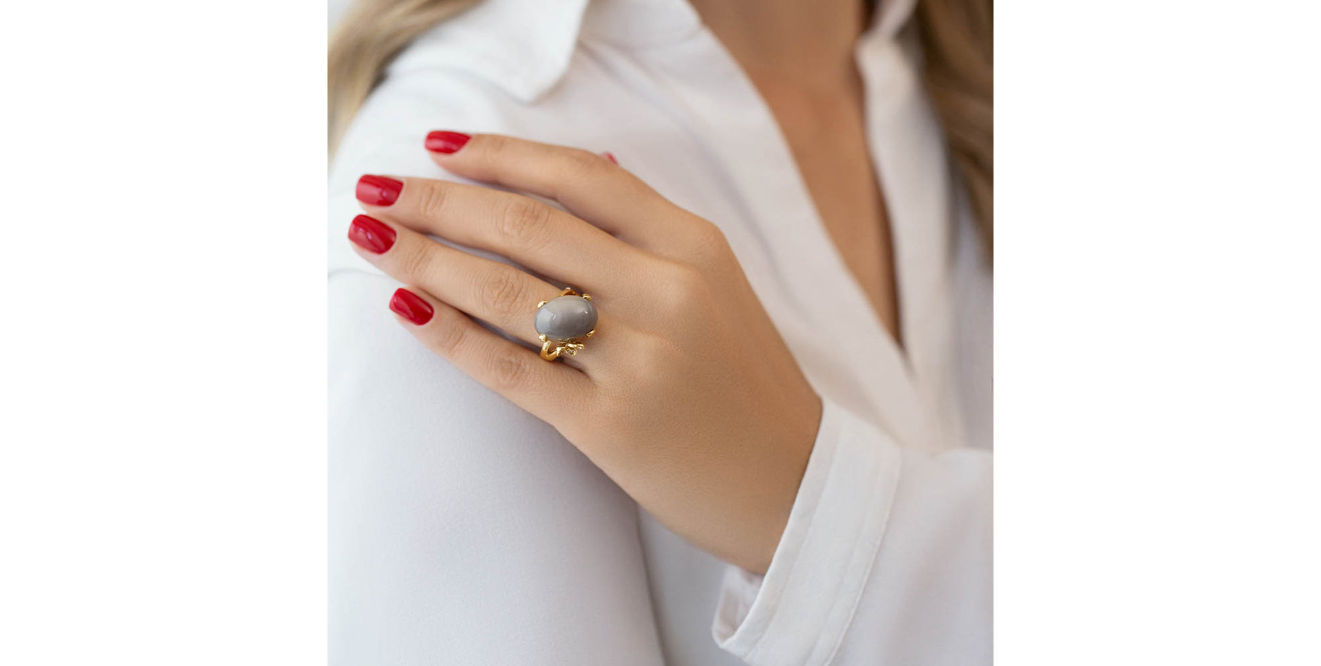 Prsten s měsíčním kamenem a diamanty Romantic Desire