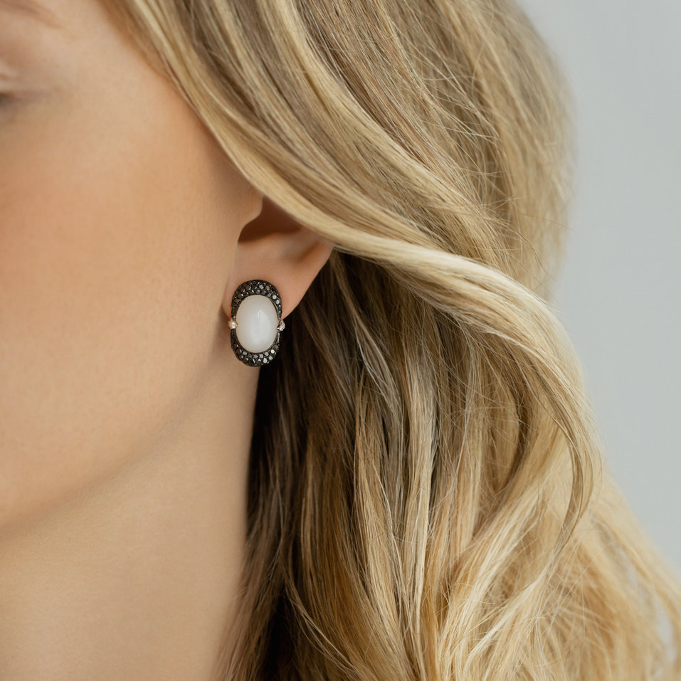 Náušnice s měsíčním kamenem a diamanty Black and White Alchemy