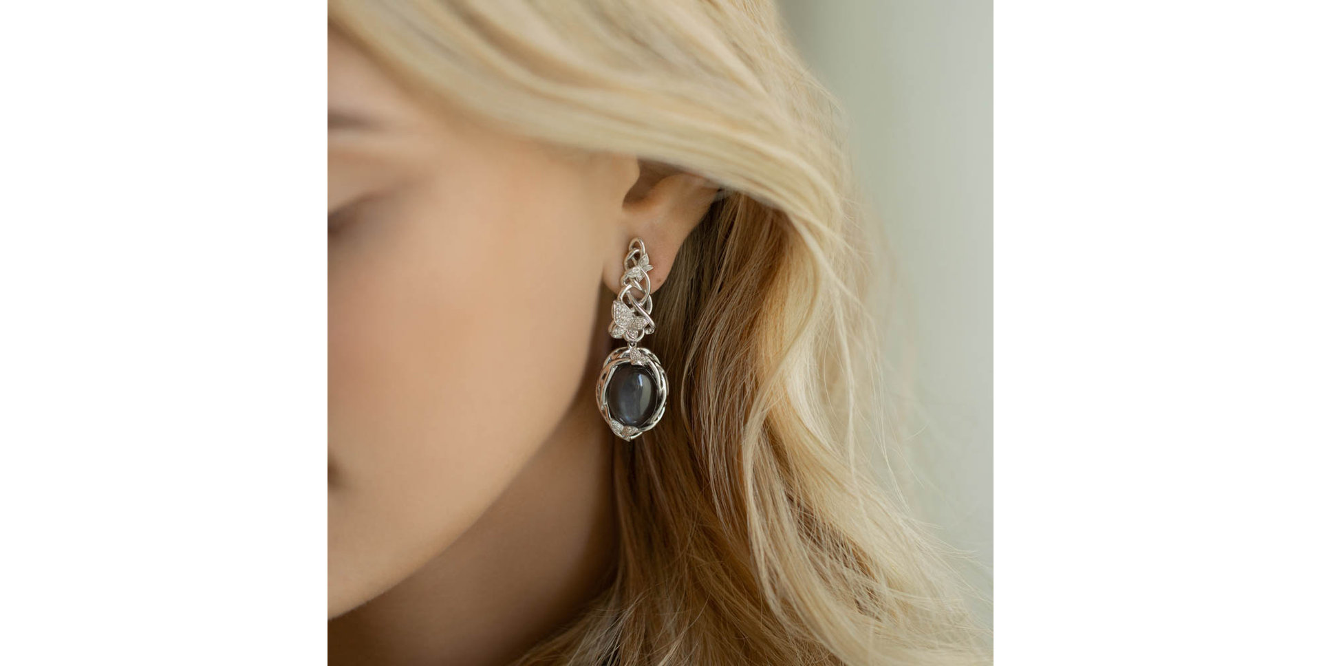 Náušnice s měsíčním kamenem a diamanty Balance Sheet