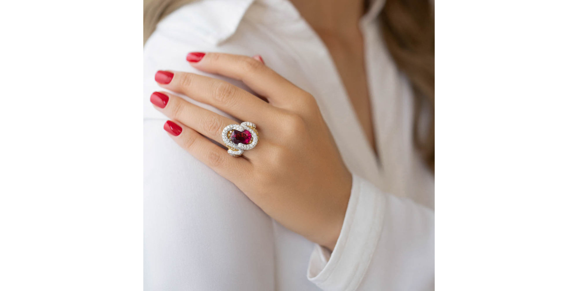 Prsten s bílými a hnědými diamanty a turmalínem Venus Charm