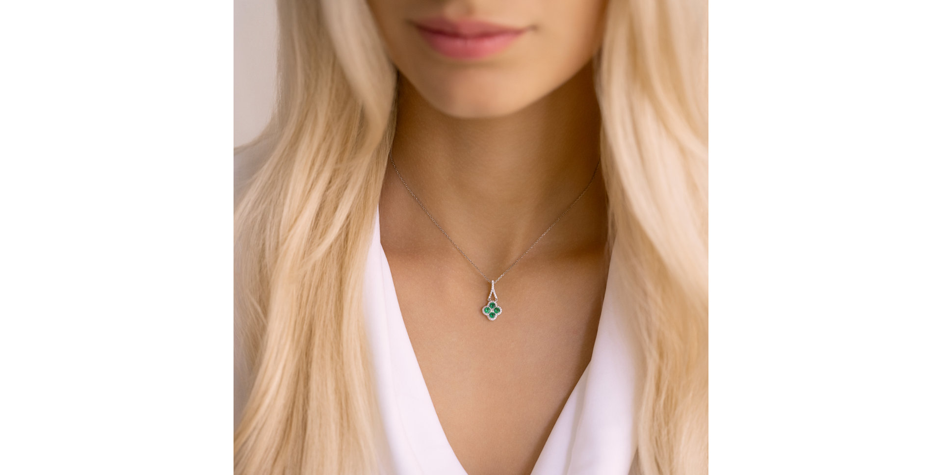 Náhrdelník s diamanty a smaragdy The Clover Blossom