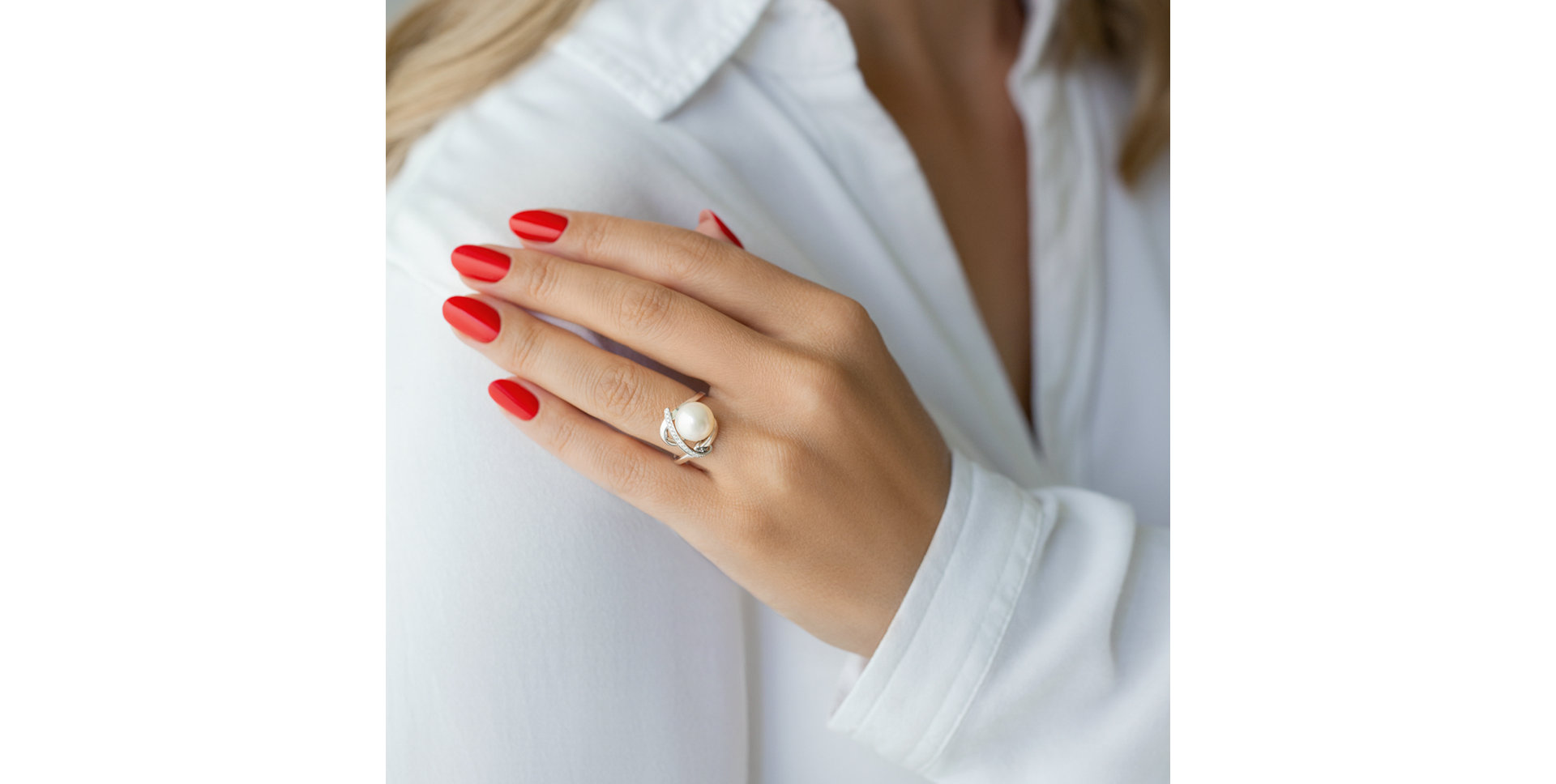 Prsten s perlou a diamanty Dark Secret