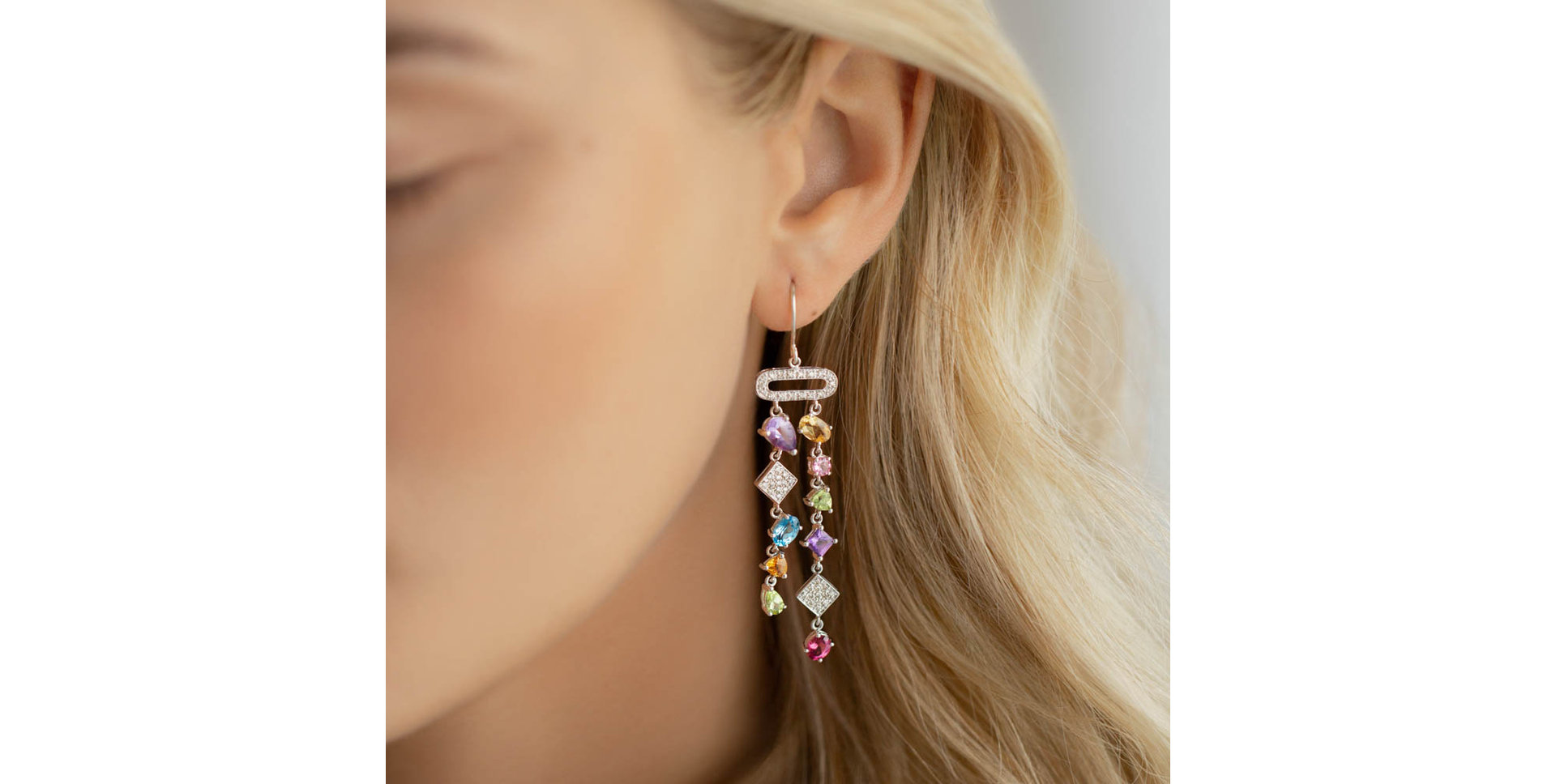 Náušnice s diamanty a drahokamy String of Beads