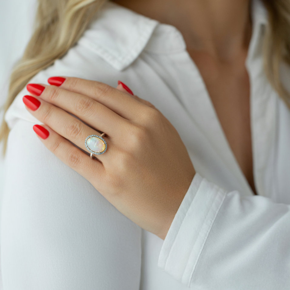 Prsten s diamanty, opálem a safíry Opal Elegance