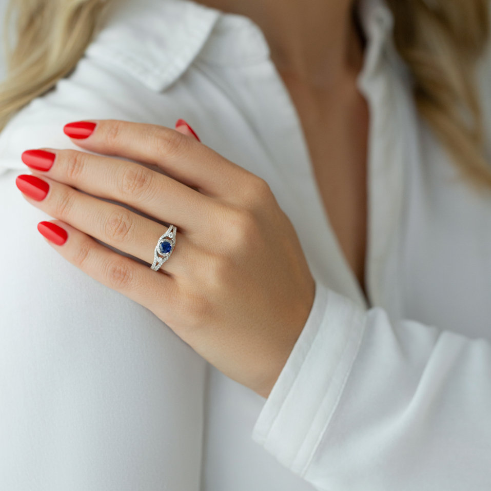 Prsten se smaragdem a diamanty Merci