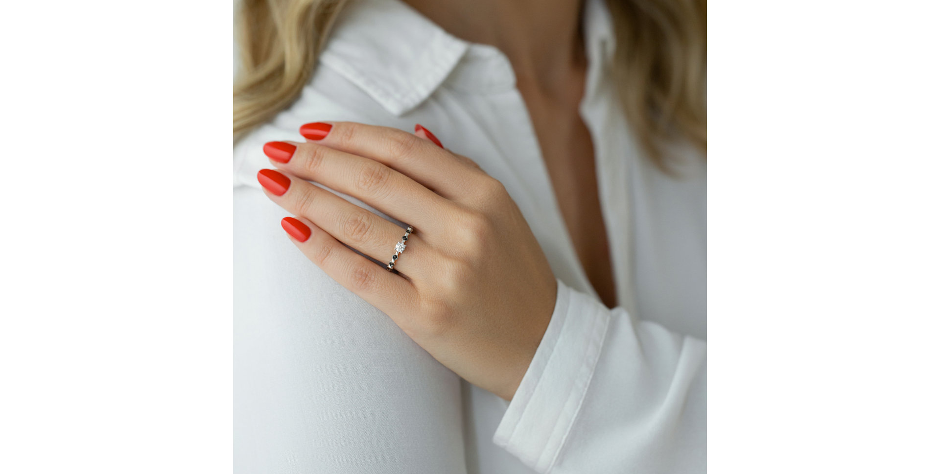 Prsten s černými a bílými diamanty Girauld