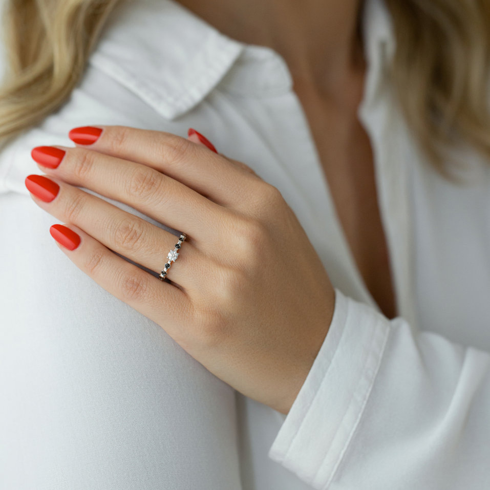 Prsten s černými a bílými diamanty Girauld