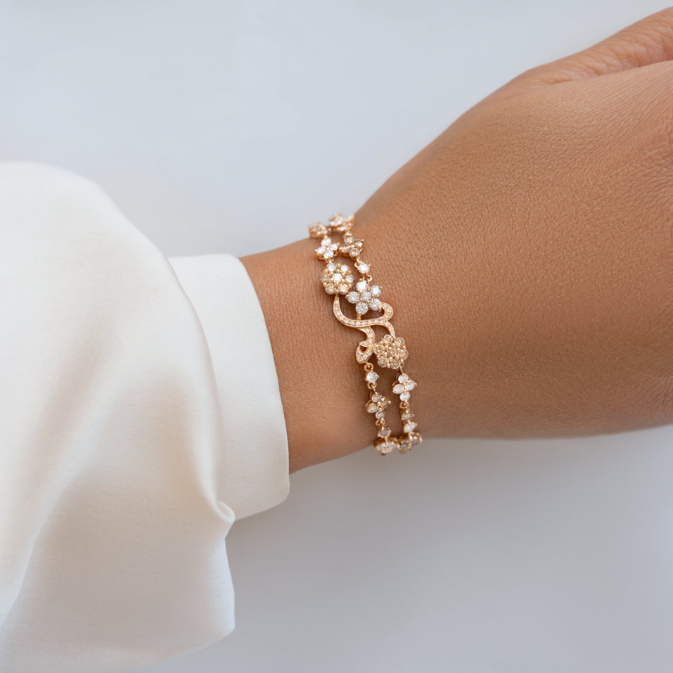 Náramek s bílými a hnědými diamanty Starshine Flowers