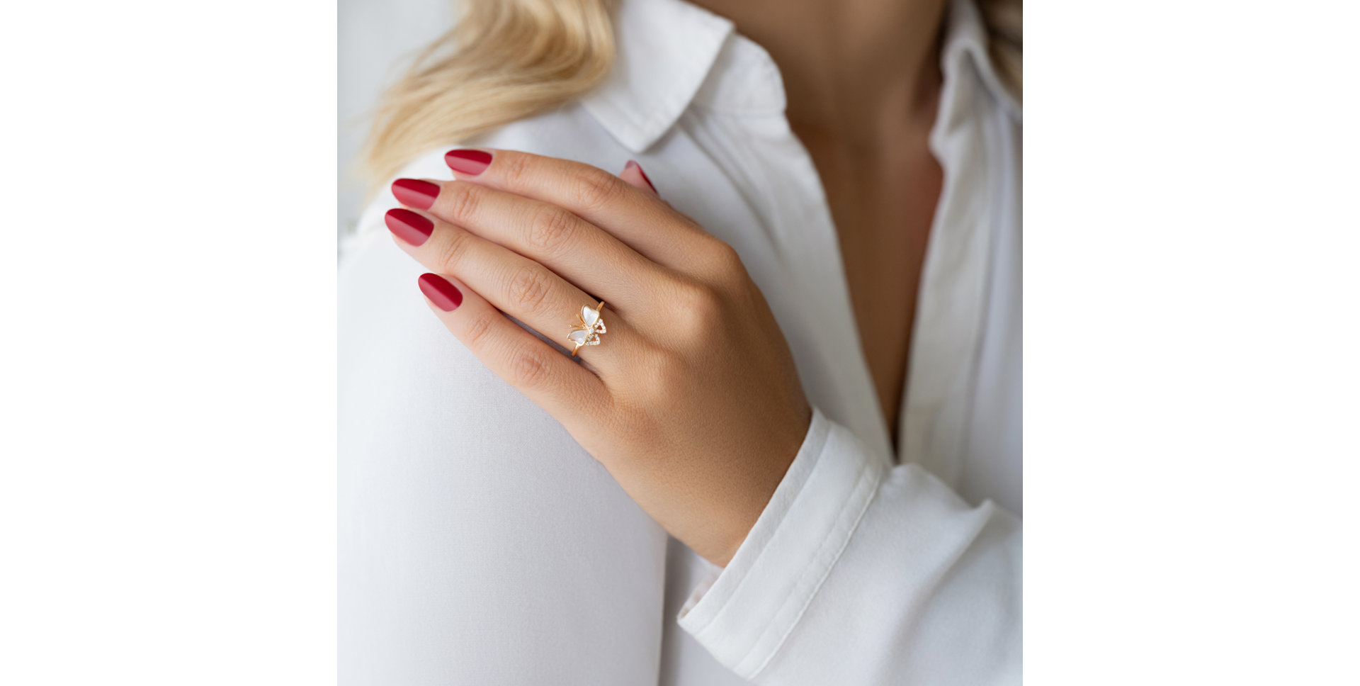 Prsten s diamantem a perletí Dancer of the Wind