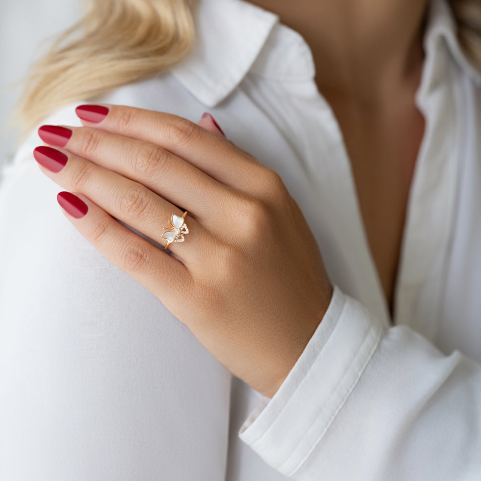 Prsten s diamantem a perletí Dancer of the Wind