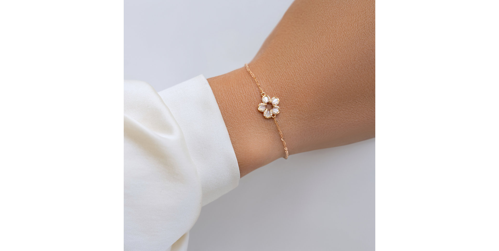 Náramek s diamanty a perletí Cupid Daisy