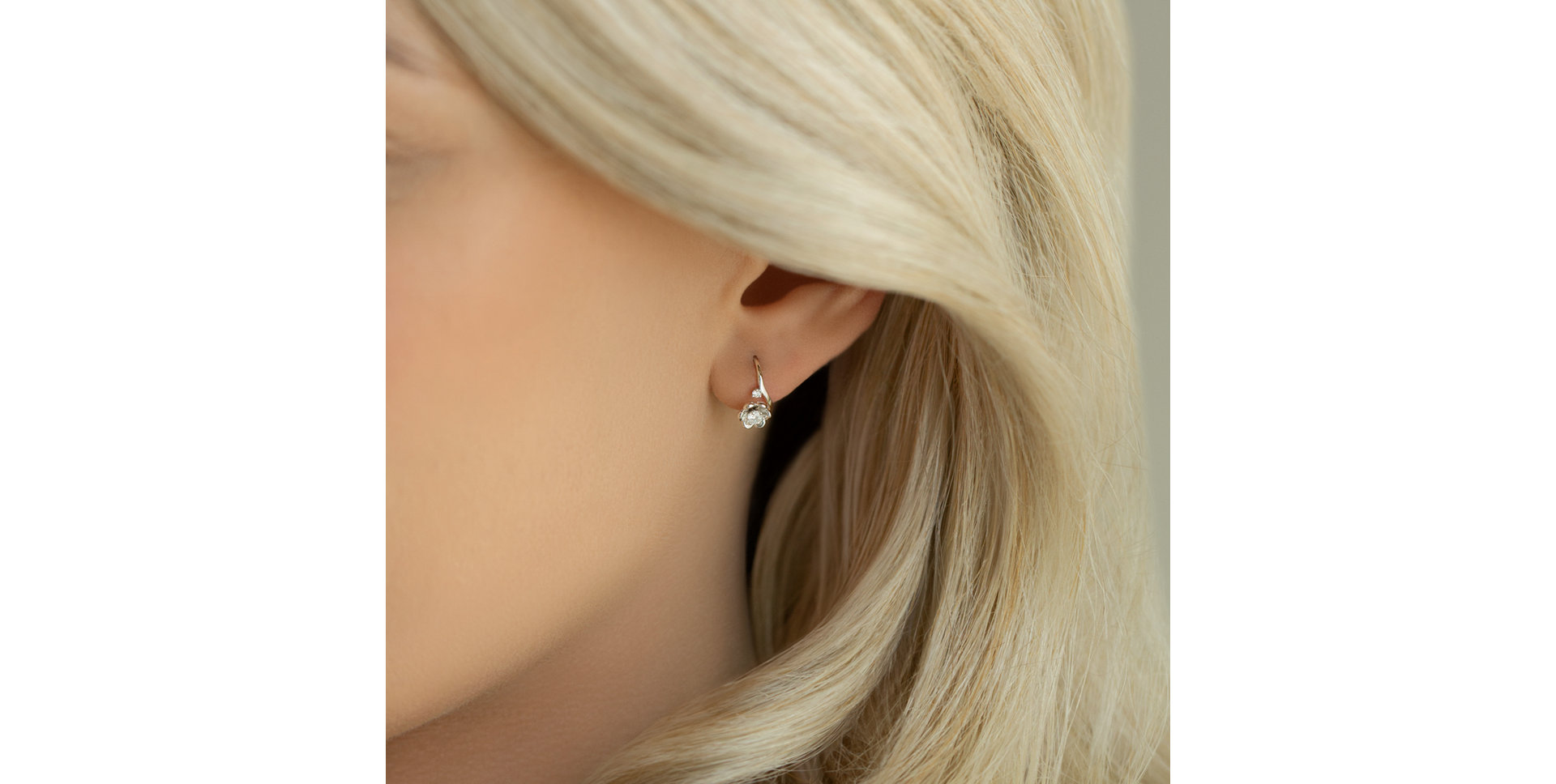 Náušnice s diamanty Flowering Secret