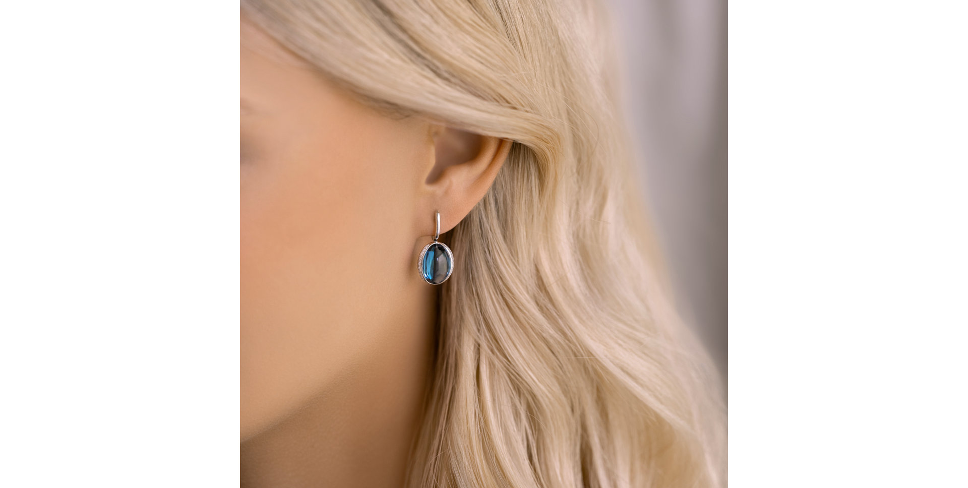 Náušnice s diamanty a topazem Midnight Spark