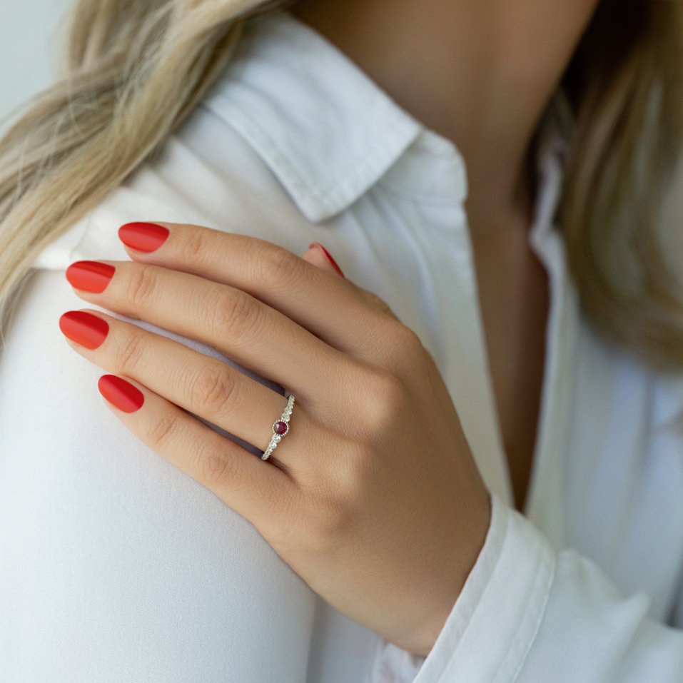 Prsten s diamanty a rubínem Isilme